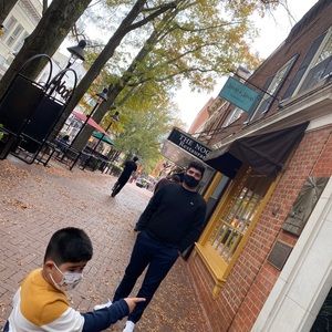 Meet your Posher, Max